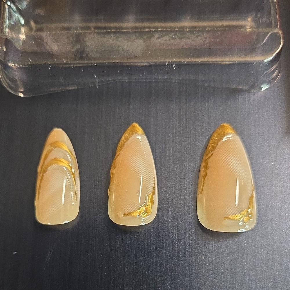 Gold and Cream DIY Nail Set - Picture 2 of 3